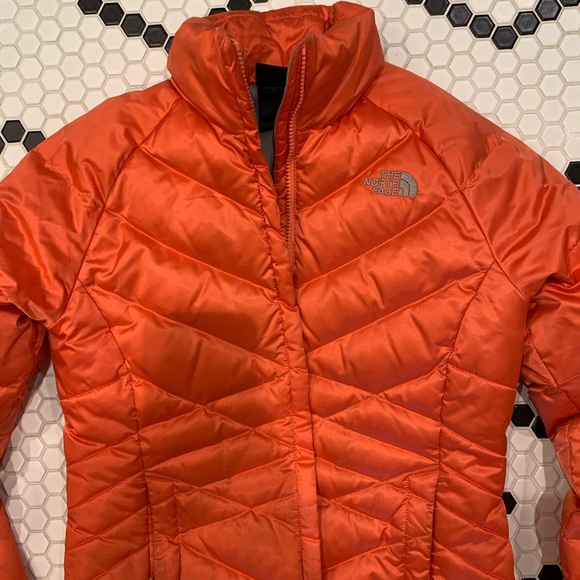 😎 Bright colored NORTH FACE jacket 😎 - Picture 3 of 5